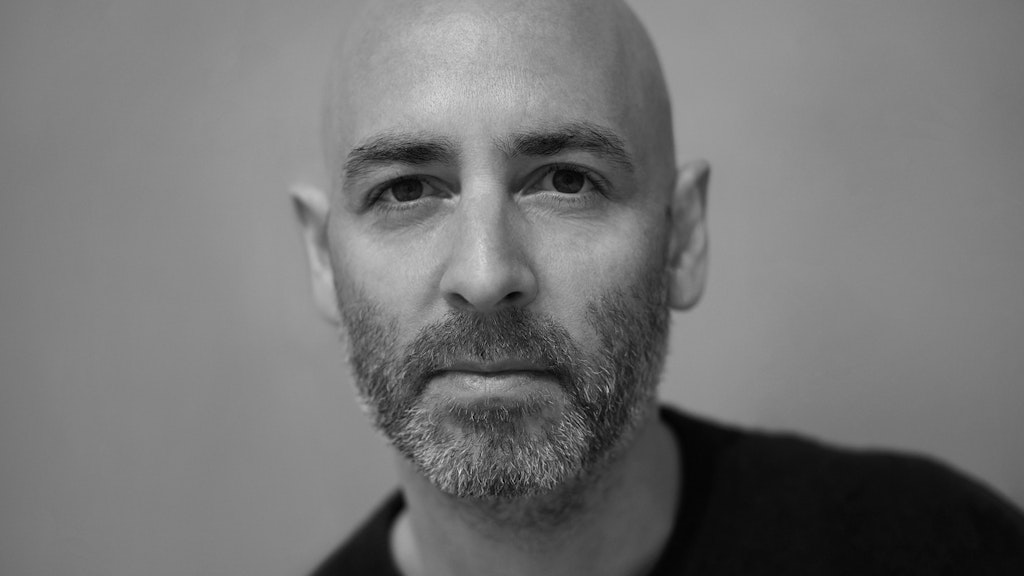 Black and white portrait of Zimoun.