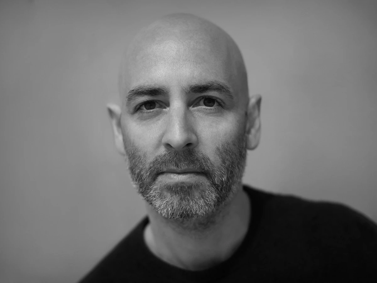 Black and white portrait of Zimoun.